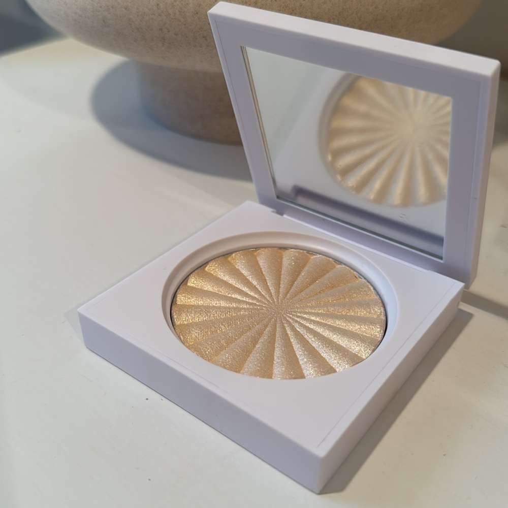 OFRA HIGHLIGHTER IN STAR ISLAND